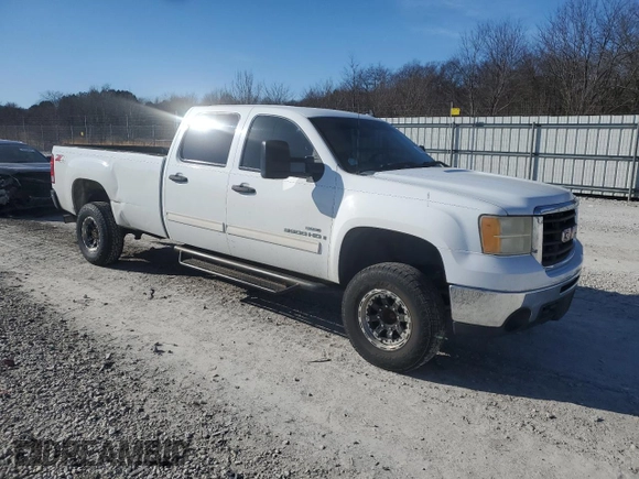 2007 GMC Sierra 3500HD SRW SLT z VIN 1GTHK33657F518837, wystawiony jako Copart lot #88449265 z przebiegiem 298 791 mil mil oraz Szkody całkowita. Historia ofert i sprzedaży dostępna na DreamBid. Obrazek 4.