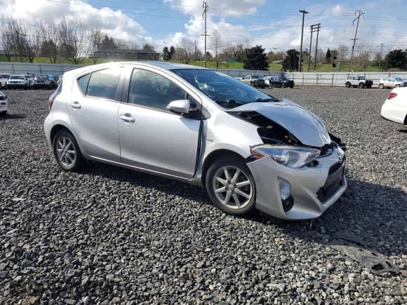 2016 Toyota Prius One z VIN JTDKDTB35G1135081, wystawiony jako Copart lot #49517745 z przebiegiem 69 327 mil mil oraz Szkoda całkowita • Salvage title. Historia ofert i sprzedaży dostępna na DreamBid. Obrazek 4.