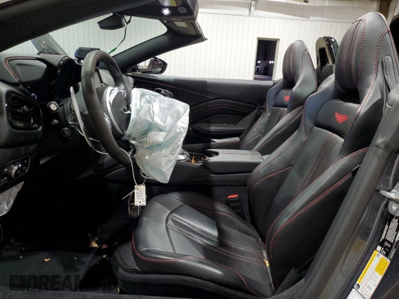 2021 Aston Martin Vantage z VIN SCFSMGBW2MGP05338, wystawiony jako Copart lot #80123274 z przebiegiem Nie podano mil oraz Szkody całkowita. Historia ofert i sprzedaży dostępna na DreamBid. Obrazek 7.