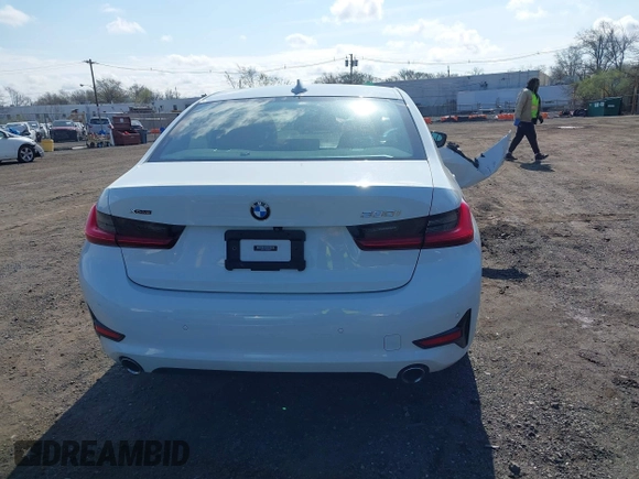 2020 BMW 3 Series 330i xDrive with VIN 3MW5R7J08L8B09946, listed as a IAAI auction lot 41989250 with 33,921 mi miles and . Bid and sale history available at DreamBid. Image 16.