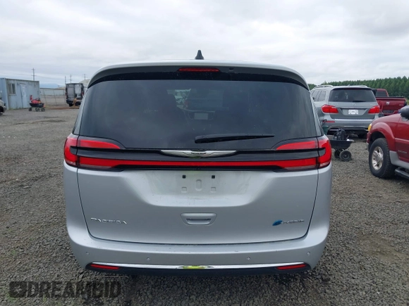 2024 Chrysler Pacifica Hybrid Select z VIN 2C4RC1S75RR156715, wystawiony jako IAAI lot #42496843 z przebiegiem 10 686 mil mil oraz . Historia ofert i sprzedaży dostępna na DreamBid. Obrazek 16.