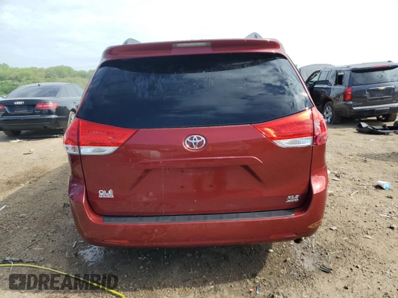 2013 Toyota Sienna XLE с VIN 5TDDK3DC4DS064952, выставлен на аукционе Copart как лот 56797335 с пробегом Не указан миль и Списание • Salvage title. История ставок и продаж доступна на DreamBid. Изображение 6.