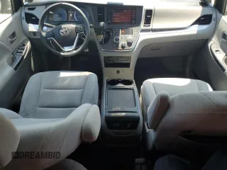 2018 Toyota Sienna LE Auto Access Seat z VIN 5TDKZ3DC5JS940670, wystawiony jako Copart lot #63253685 z przebiegiem 92 604 mil mil oraz Szkoda całkowita • Salvage title. Historia ofert i sprzedaży dostępna na DreamBid. Obrazek 8.
