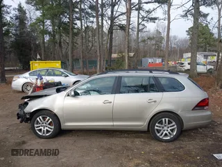 2014 Volkswagen Jetta SportWagen TDI w/Sunroof & Nav with VIN 3VWPL7AJ9EM616612, listed as a IAAI auction lot 41354489 with 131,281 mi miles. Bid and sale history available at carsss.com. Image 15.