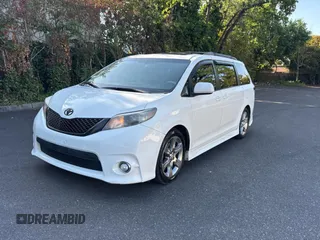 2011 Toyota Sienna SE с VIN 5TDXK3DC0BS060424, выставлен на аукционе Copart как лот 59059645 с пробегом 149 337 миль миль и Чистый • Clean title. История ставок и продаж доступна на DreamBid. Изображение 2.