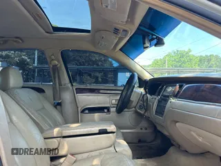 2006 Lincoln Town Car Signature Limited z VIN 1LNHM82W36Y611718, wystawiony jako Copart lot #58164175 z przebiegiem 156 453 mil mil oraz Tytuł czysty. Historia ofert i sprzedaży dostępna na DreamBid. Obrazek 5.
