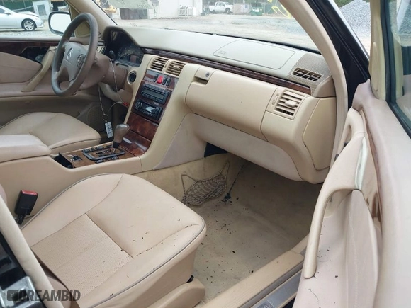 2000 Mercedes-Benz E-Class with VIN WDBJH65J5YB097275, listed as a IAAI auction lot 41879679 with 177,093 mi miles. Bid and sale history available at carsss.com. Image 5.