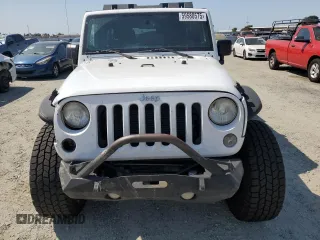 2014 Jeep Wrangler Unlimited Rubicon with VIN 1C4BJWFG0EL201559, listed as a Copart auction lot 59580575 with 182,101 mi miles and Salvage title. Bid and sale history available at DreamBid. Image 5.