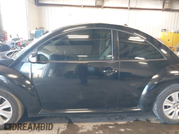 2008 Volkswagen New Beetle Coupe S with VIN 3VWRG31C18M505015, listed as a IAAI auction lot 42117855 with 52,177 mi miles. Bid and sale history available at carsss.com. Image 14.