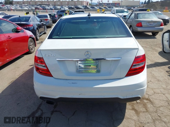 2012 Mercedes-Benz C 250 Sport z VIN WDDGF4HB1CA725623, wystawiony jako IAAI lot #42020594 z przebiegiem 53 714 mil mil oraz . Historia ofert i sprzedaży dostępna na DreamBid. Obrazek 16.