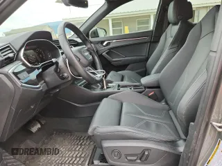2024 Audi Q3 S line Premium Plus z VIN WA1EECF39R1107785, wystawiony jako Copart lot #63431915 z przebiegiem 14 657 mil mil oraz Szkoda całkowita • Salvage title. Historia ofert i sprzedaży dostępna na DreamBid. Obrazek 7.