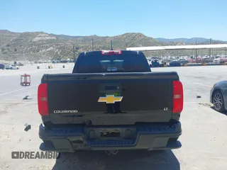 2019 Chevrolet Colorado 2WD LT z VIN 1GCGSCEA0K1105615, wystawiony jako IAAI lot #42279569 z przebiegiem 178 329 mil mil oraz . Historia ofert i sprzedaży dostępna na DreamBid. Obrazek 16.