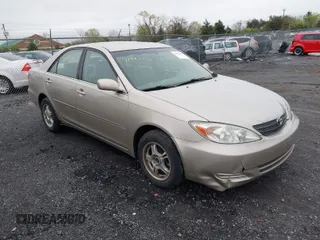 2004 Toyota Camry LE with VIN 4T1BE30KX4U327013, listed as a IAAI auction lot 41987105 with 241,236 mi miles. Bid and sale history available at carsss.com. Image 1.