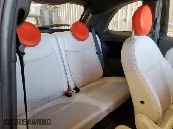 2014 FIAT 500e z VIN 3C3CFFGEXET175807, wystawiony jako Copart lot #62706475 z przebiegiem 41 925 mil mil oraz Czysty tytuł • Clean title. Historia ofert i sprzedaży dostępna na DreamBid. Obrazek 10.