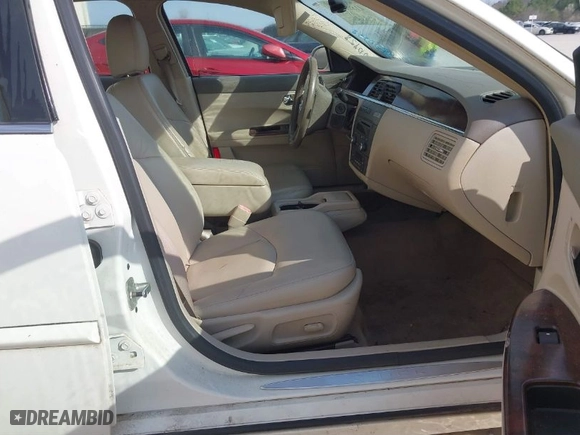 2007 Buick LaCrosse CXL with VIN 2G4WD582871249903, listed as a IAAI auction lot 41800458 with NaN miles. Bid and sale history available at carsss.com. Image 5.