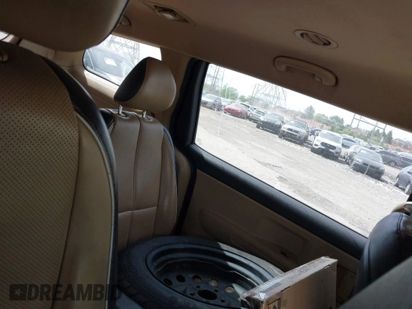 2016 Kia Sedona LX with VIN KNDMB5C13G6209401, listed as a IAAI auction lot 42091953 with 171,068 mi miles. Bid and sale history available at carsss.com. Image 8.