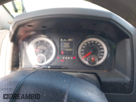 2018 Ram 1500 SLT z VIN 1C6RR6GG7JS324269, wystawiony jako IAAI lot #42148220 z przebiegiem 159 296 mil mil oraz . Historia ofert i sprzedaży dostępna na DreamBid. Obrazek 7.