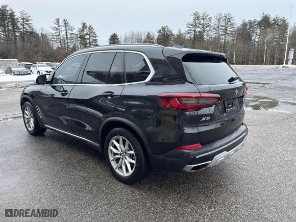 2021 BMW X5 sDrive40i with VIN 5UXCR4C04M9G59370, listed as a IAAI auction lot 41592538 with 132,083 mi miles. Bid and sale history available at carsss.com. Image 3.