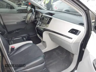 2011 Toyota Sienna SE with VIN 5TDXK3DCXBS112867, listed as a IAAI auction lot 41394925 with 235,567 mi miles. Bid and sale history available at carsss.com. Image 5.
