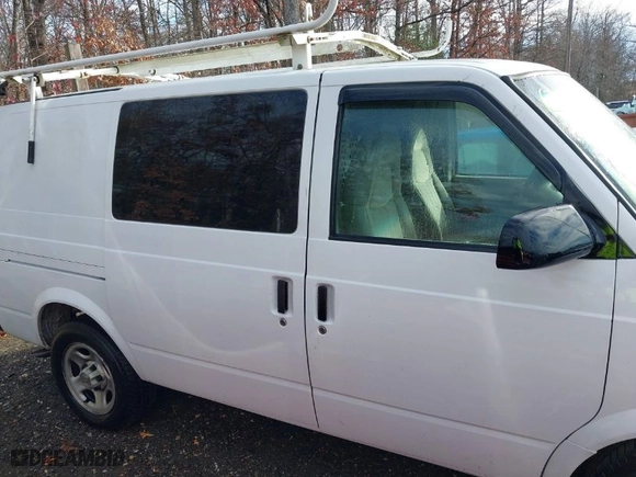 2005 Chevrolet Astro Cargo Van with VIN 1GCDM19X15B114841, listed as a IAAI auction lot 40948571 with NaN miles. Bid and sale history available at carsss.com. Image 13.