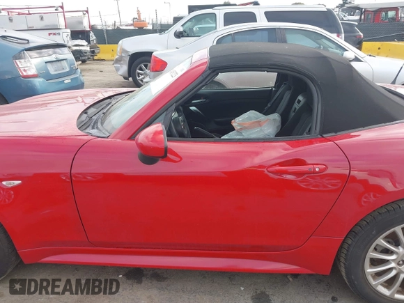 2017 FIAT 124 Spider Lusso z VIN JC1NFAEK6H0108832, wystawiony jako IAAI lot #41451223 z przebiegiem Nie podano mil oraz . Historia ofert i sprzedaży dostępna na DreamBid. Obrazek 13.
