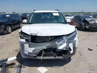 2025 Hyundai Santa Fe SEL z VIN 5NMP24GL5SH076185, wystawiony jako IAAI lot #42255534 z przebiegiem 5 521 mil mil oraz . Historia ofert i sprzedaży dostępna na DreamBid. Obrazek 12.
