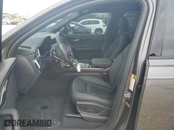 2023 Audi Q7 Premium Plus z VIN WA1LCBF71PD023112, wystawiony jako Copart lot #56709605 z przebiegiem 15 683 mil mil oraz Nie do naprawy • Non repairable. Historia ofert i sprzedaży dostępna na DreamBid. Obrazek 7.