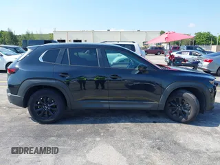 2025 Mazda CX-50 S Premium z VIN 7MMVABDM6SN348791, wystawiony jako IAAI lot #42340944 z przebiegiem 6202 mil mil oraz . Historia ofert i sprzedaży dostępna na DreamBid. Obrazek 14.