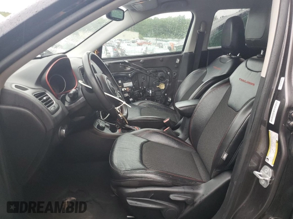 2021 Jeep Compass Trailhawk z VIN 3C4NJDDB4MT571716, wystawiony jako Copart lot #63977335 z przebiegiem 135 382 mil mil oraz Czysty tytuł • Clean title. Historia ofert i sprzedaży dostępna na DreamBid. Obrazek 7.