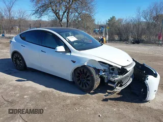 2022 Tesla Model Y Performance z VIN 7SAYGDEF2NF372096, wystawiony jako IAAI lot #41741308 z przebiegiem 72 431 mil mil oraz . Historia ofert i sprzedaży dostępna na DreamBid. Obrazek 1.