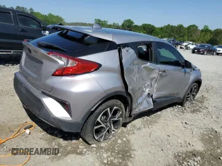 2019 Toyota C-HR XLE z VIN JTNKHMBX3K1050175, wystawiony jako Copart lot #52364415 z przebiegiem 69 811 mil mil oraz Szkody całkowita. Historia ofert i sprzedaży dostępna na DreamBid. Obrazek 3.