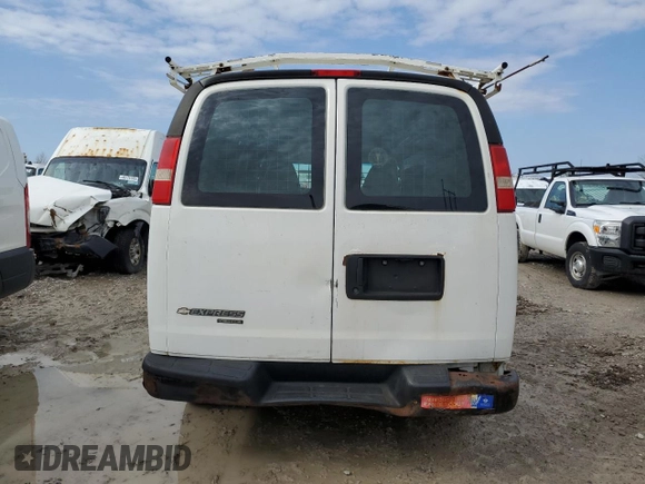 2013 Chevrolet Express Cargo z VIN 1GCWGFBA3D1146861, wystawiony jako Copart lot #54274485 z przebiegiem 214 114 mil mil oraz Czysty tytuł • Clean title. Historia ofert i sprzedaży dostępna na DreamBid. Obrazek 6.