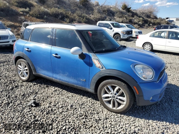 2012 MINI Countryman S with VIN WMWZC5C54CWL57389, listed as a Copart auction lot 49773945 with 120,889 mi miles and Salvage title. Bid and sale history available at DreamBid. Image 4.