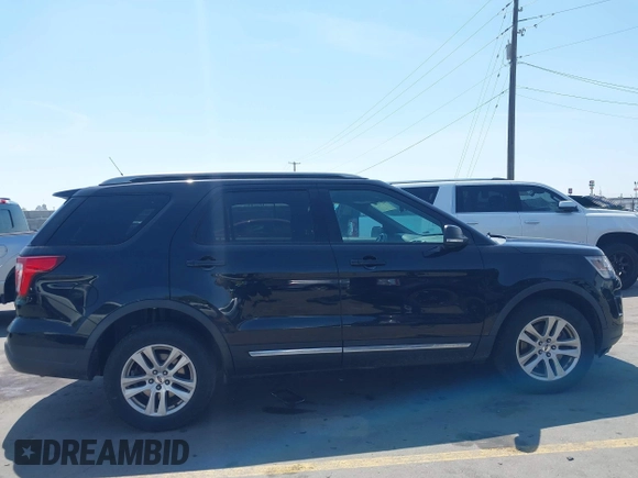 2019 Ford Explorer XLT z VIN 1FM5K8D81KGB26100, wystawiony jako IAAI lot #42074775 z przebiegiem 91 944 mil mil oraz . Historia ofert i sprzedaży dostępna na DreamBid. Obrazek 14.