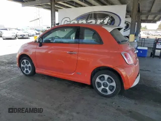 2014 FIAT 500e z VIN 3C3CFFGE3ET225298, wystawiony jako Copart lot #58090645 z przebiegiem 77 820 mil mil oraz Tytuł czysty. Historia ofert i sprzedaży dostępna na DreamBid. Obrazek 2.