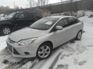 2013 Ford Focus SE with VIN 1FADP3F25DL271105, listed as a IAAI auction lot 36260870 with 122,592 mi miles. Bid and sale history available at carsss.com. Image 2.