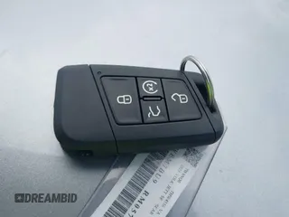 2024 Volkswagen Jetta SE z VIN 3VWEM7BU9RM057291, wystawiony jako IAAI lot #42346409 z przebiegiem 22 301 mil mil oraz . Historia ofert i sprzedaży dostępna na DreamBid. Obrazek 11.