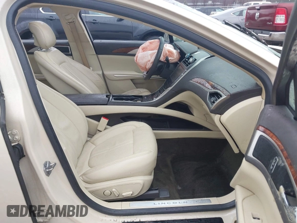 2015 Lincoln MKZ z VIN 3LN6L2J96FR618325, wystawiony jako IAAI lot #41046851 z przebiegiem Nie podano mil oraz . Historia ofert i sprzedaży dostępna na DreamBid. Obrazek 5.