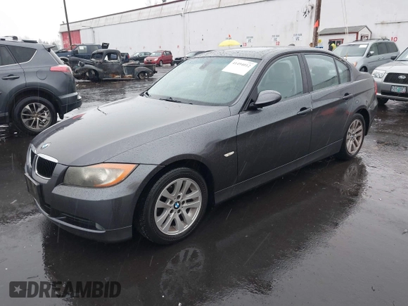 2007 BMW 3 Series 328i z VIN WBAVA33557KX75790, wystawiony jako IAAI lot #41494012 z przebiegiem 115 236 mil mil oraz . Historia ofert i sprzedaży dostępna na DreamBid. Obrazek 2.