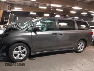 2020 Toyota Sienna LE Auto Access Seat with VIN 5TDKZ3DC5LS048096, listed as a IAAI auction lot 41821689 with 39,158 mi miles. Bid and sale history available at carsss.com. Image 14.