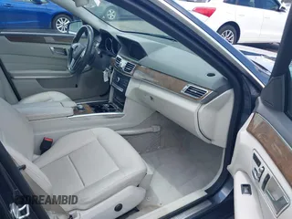 2016 Mercedes-Benz E 350 Sport z VIN WDDHF5KB5GB201488, wystawiony jako IAAI lot #42477574 z przebiegiem 107 279 mil mil oraz . Historia ofert i sprzedaży dostępna na DreamBid. Obrazek 5.