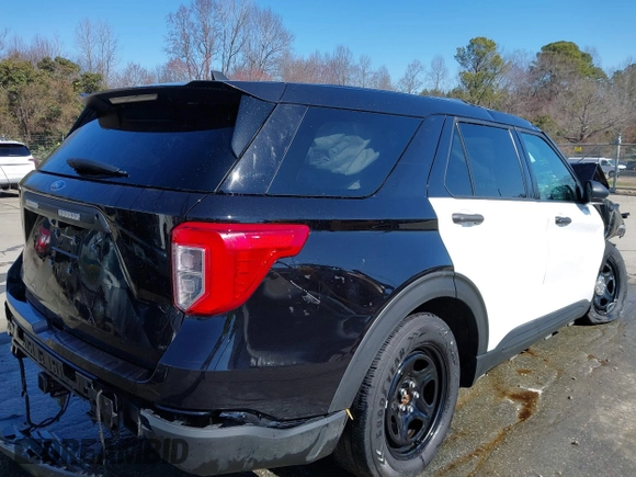 2023 Ford Police Interceptor Utility z VIN 1FM5K8AW8PNA01410, wystawiony jako IAAI lot #41623905 z przebiegiem 24 978 mil mil oraz . Historia ofert i sprzedaży dostępna na DreamBid. Obrazek 4.