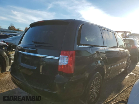 2014 Chrysler Town & Country S with VIN 2C4RC1HG7ER191693, listed as a Copart auction lot 75534013 with 136,231 mi miles and Salvage Title. Bid and sale history available at DreamBid. Image 3.