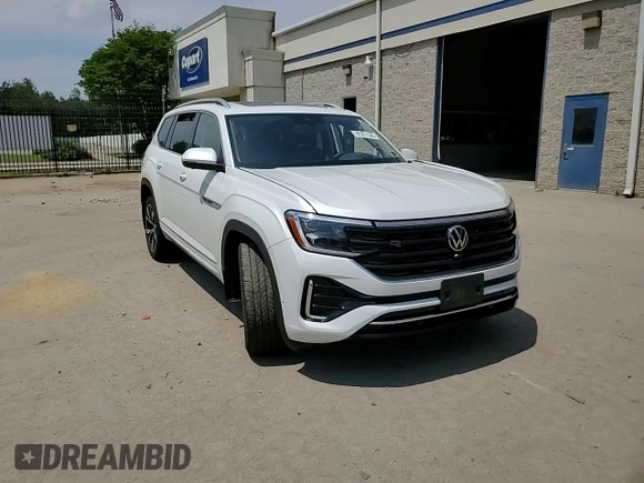2024 Volkswagen Atlas SEL Premium R-Line with VIN 1V2FR2CA5RC560610, listed as a Copart auction lot 55351535 with 18,105 mi miles and Salvage title. Bid and sale history available at DreamBid. Image 14.