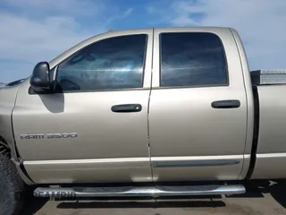 2005 Dodge 3500 SLT z VIN 3D7LS38C15G776041, wystawiony jako IAAI lot #42358059 z przebiegiem 93 860 mil mil oraz . Historia ofert i sprzedaży dostępna na DreamBid. Obrazek 15.