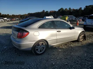 2003 Mercedes-Benz C z VIN WDBRN64J63A492447, wystawiony jako Copart lot #76932584 z przebiegiem 161 869 mil mil oraz Szkoda całkowita • Salvage title. Historia ofert i sprzedaży dostępna na DreamBid. Obrazek 3.