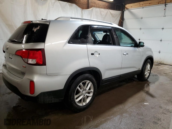 2014 Kia Sorento LX z VIN 5XYKTCA6XEG465634, wystawiony jako Copart lot #57148995 z przebiegiem 201 503 mil mil oraz Szkoda całkowita • Salvage title. Historia ofert i sprzedaży dostępna na DreamBid. Obrazek 3.