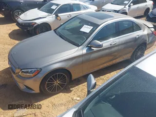 2019 Mercedes-Benz C 300 z VIN 55SWF8DB8KU308975, wystawiony jako IAAI lot #42144543 z przebiegiem 23 566 mil mil oraz . Historia ofert i sprzedaży dostępna na DreamBid. Obrazek 2.