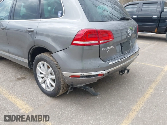 2016 Volkswagen Touareg Sport with VIN WVGEF9BPXGD012206, listed as a IAAI auction lot 42115314 with Not Provided miles and . Bid and sale history available at DreamBid. Image 17.