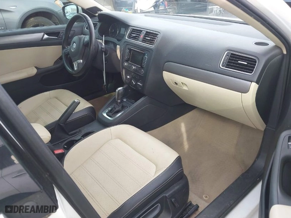 2013 Volkswagen Jetta Sedan SEL w/Nav with VIN 3VWLP7AJ4DM355195, listed as a IAAI auction lot 41422256 with 122,877 mi miles. Bid and sale history available at carsss.com. Image 5.
